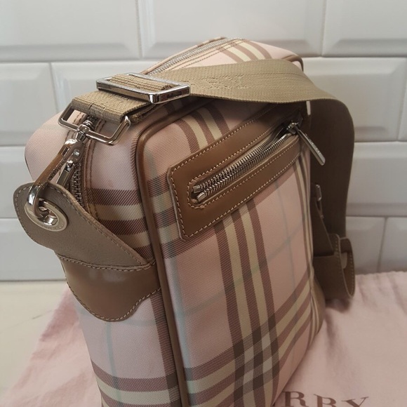 🎉Host Pick🎉 BURBERRY Candy Nova Shoulder Bag - Picture 3 of 8